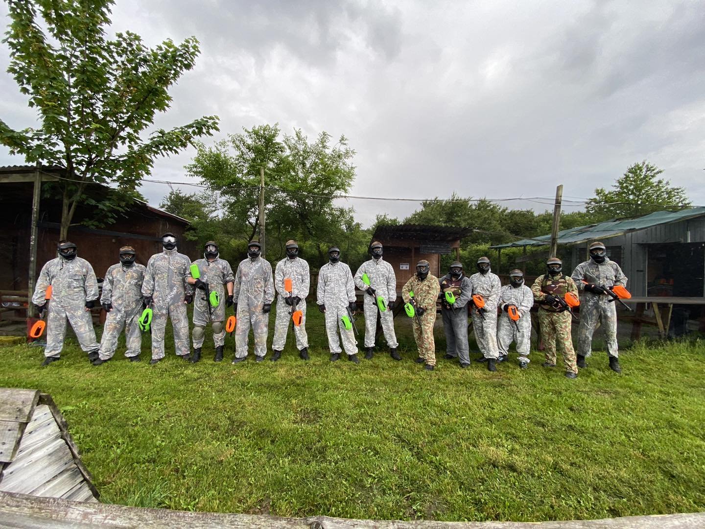 Týmová paintballová hra Holešov - strategie a spolupráce na profesionálním hřišti